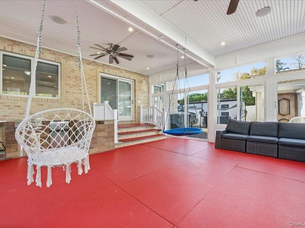 19 8th Street, Hicksville NY 11801