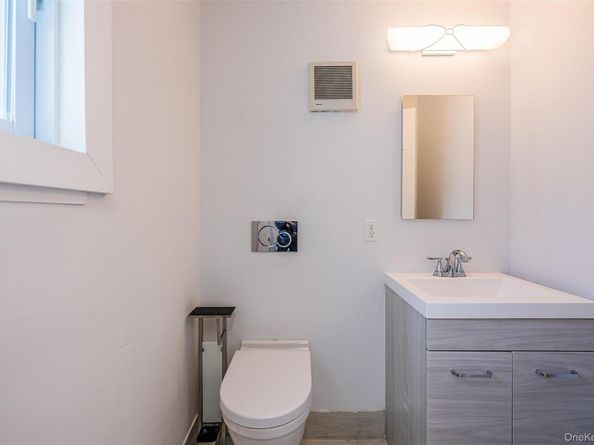 1822 Astoria Park S, Astoria NY 11102