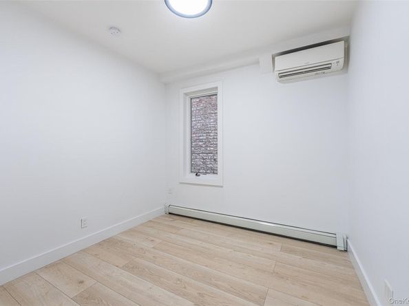 1822 Astoria Park S, Astoria NY 11102