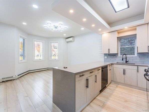 1822 Astoria Park S, Astoria NY 11102