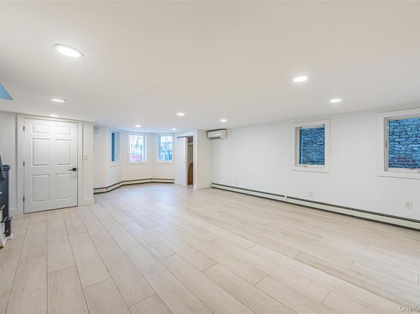 1822 Astoria Park S, Astoria NY 11102