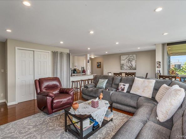 7-04 166th Street 9A, Beechhurst NY 11357