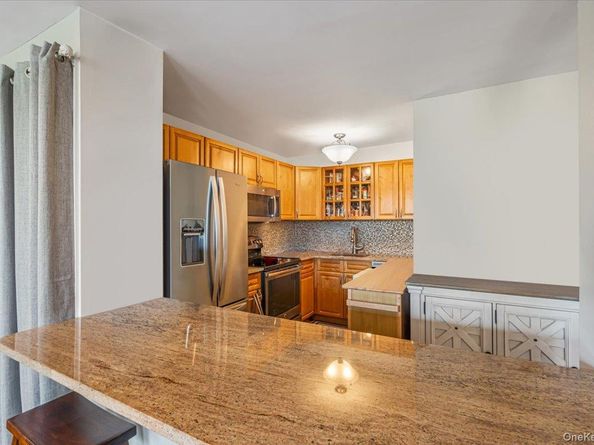 7-04 166th Street 9A, Beechhurst NY 11357