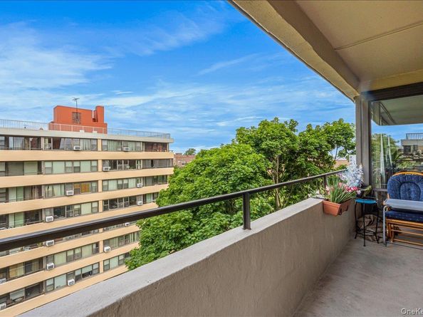 7-04 166th Street 9A, Beechhurst NY 11357