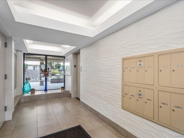 7-04 166th Street 9A, Beechhurst NY 11357