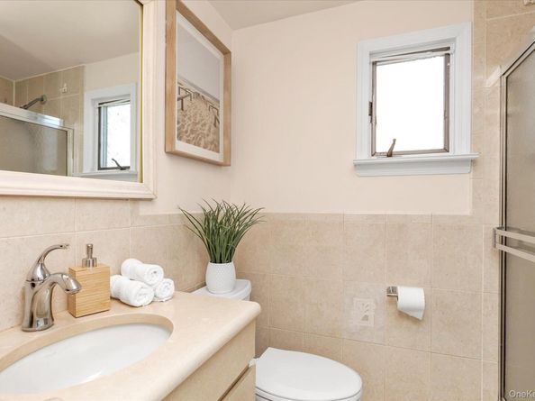 6 Karen Avenue, Plainview NY 11803