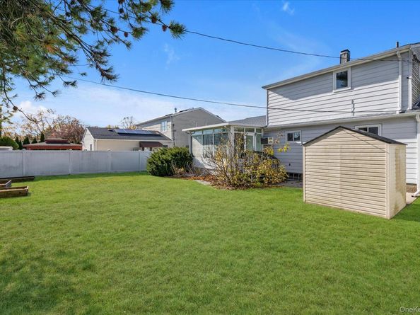 6 Karen Avenue, Plainview NY 11803