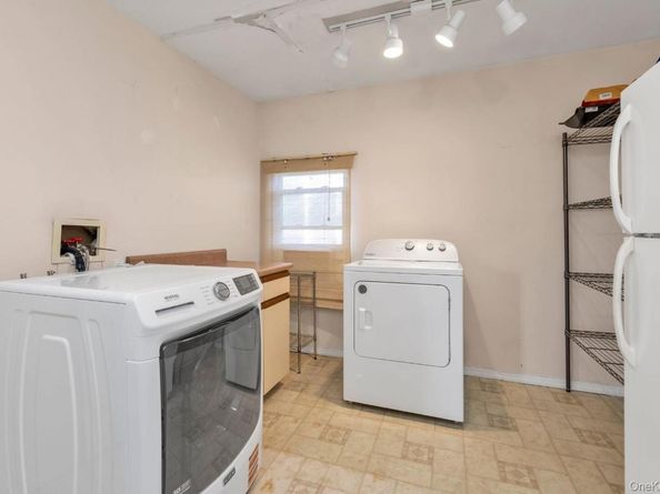 6 Karen Avenue, Plainview NY 11803