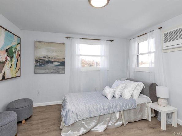 6 Karen Avenue, Plainview NY 11803