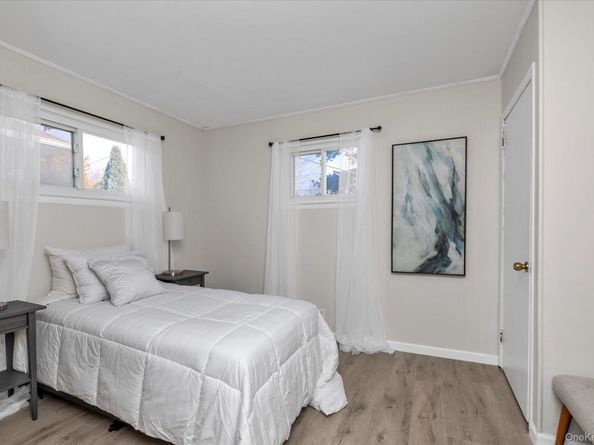 6 Karen Avenue, Plainview NY 11803