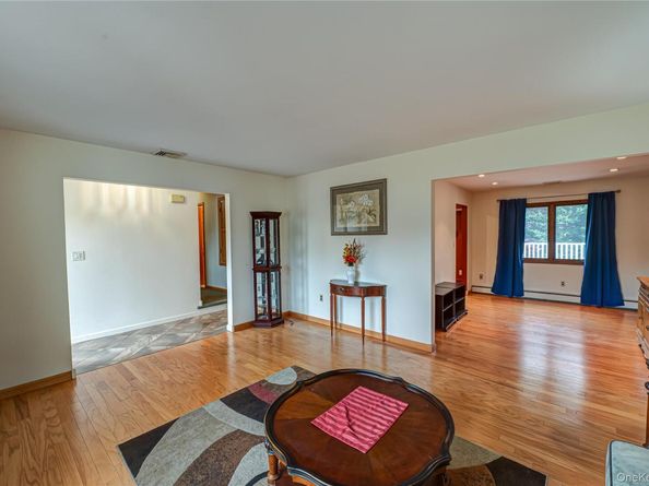 4 Debra Drive, Nesconset NY 11767