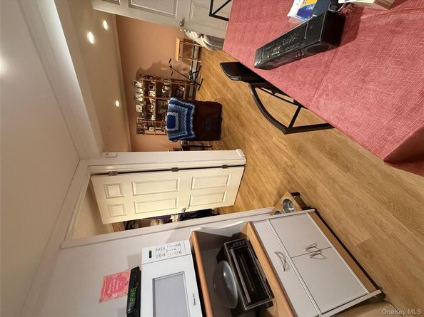 6 Lee Place, Old Bethpage NY 11804