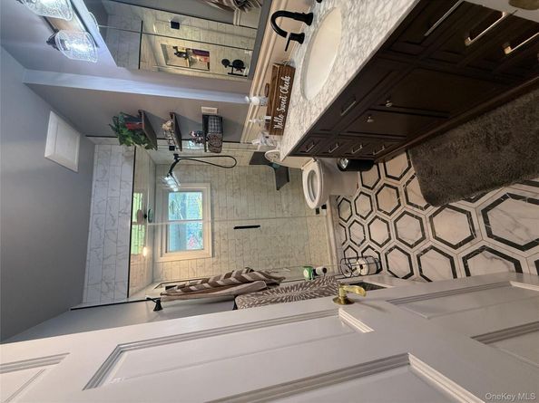 6 Lee Place, Old Bethpage NY 11804