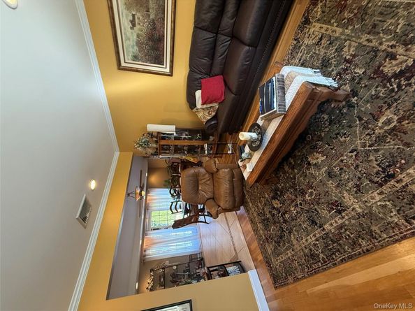 6 Lee Place, Old Bethpage NY 11804