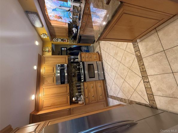 6 Lee Place, Old Bethpage NY 11804