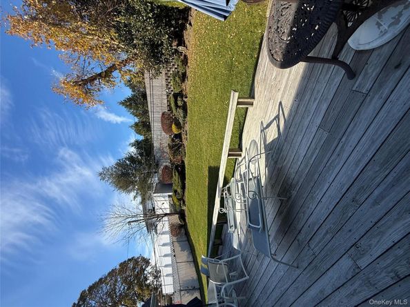 6 Lee Place, Old Bethpage NY 11804