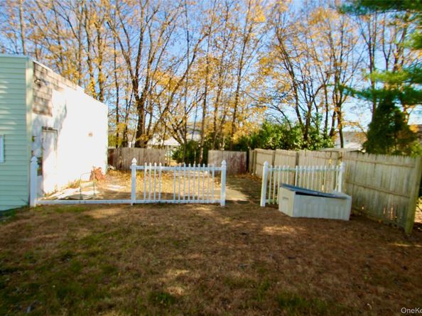 45 Merokee Place, Farmingdale NY 11735