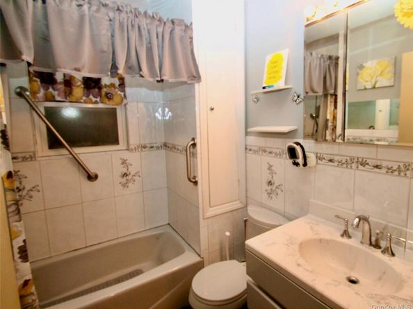 45 Merokee Place, Farmingdale NY 11735