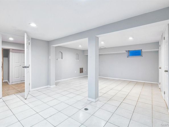 61 Harris Avenue, Hewlett NY 11557