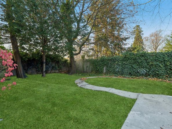 61 Harris Avenue, Hewlett NY 11557