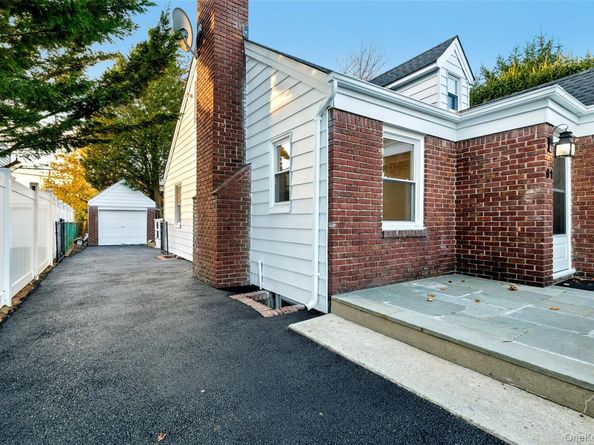 61 Harris Avenue, Hewlett NY 11557