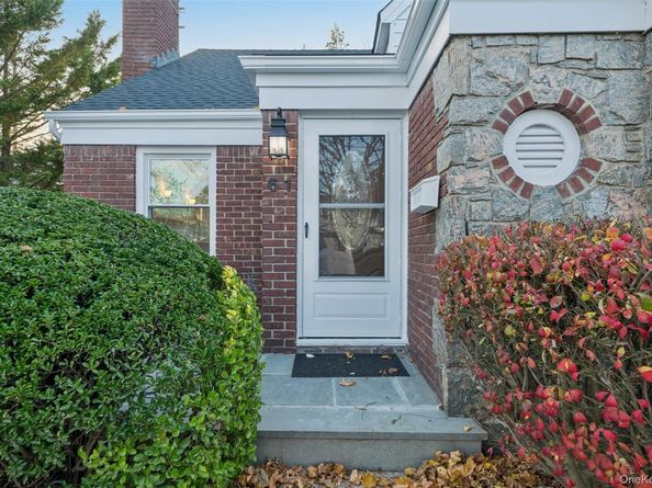 61 Harris Avenue, Hewlett NY 11557