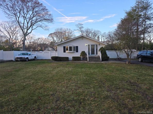 87 Columbus Avenue, Central Islip NY 11722