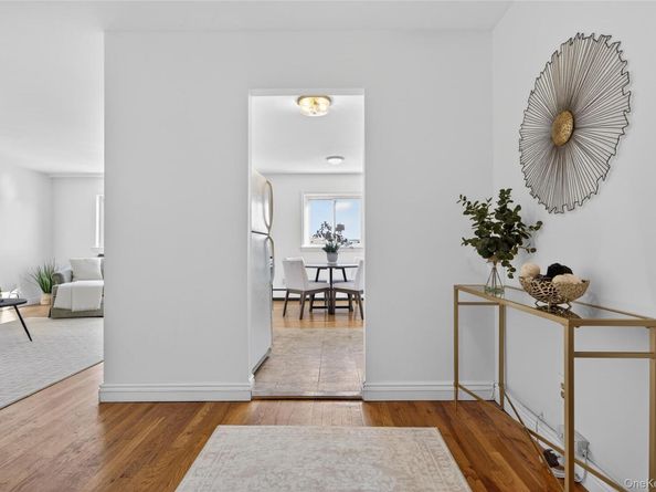 1 Toms Point Lane apt C Building 1, Port Washington NY 11050