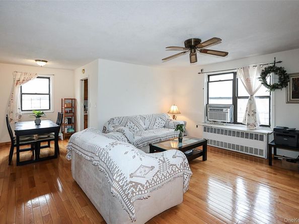 196-23 73rd Ave 2, Fresh Meadows NY 11365