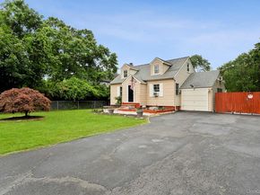 824 Lincoln Avenue, Bohemia NY 11716