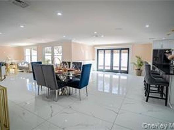 18 Helene Avenue, Merrick NY 11566