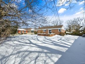 896 School Drive, North Baldwin NY 11510