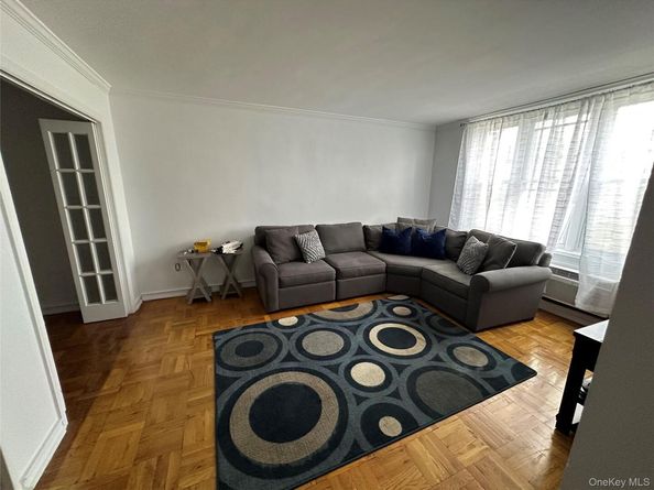 60 Hempstead Avenue 1O, Lynbrook NY 11563