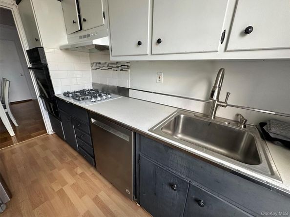 60 Hempstead Avenue 1O, Lynbrook NY 11563