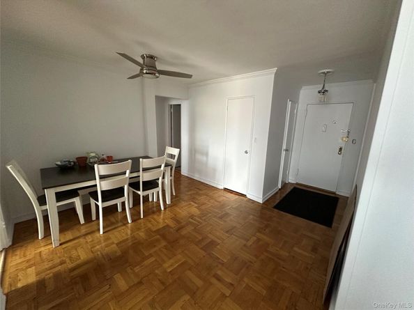 60 Hempstead Avenue 1O, Lynbrook NY 11563
