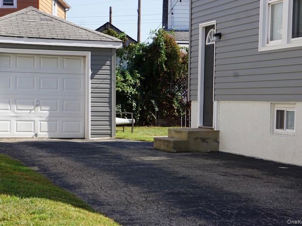 31 Drew Street, Valley Stream NY 11581