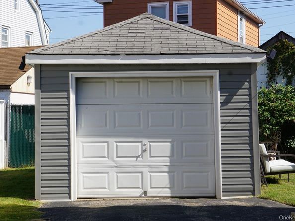 31 Drew Street, Valley Stream NY 11581