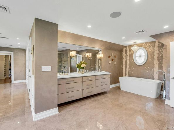 7 True Harbour Way, West Islip NY 11795