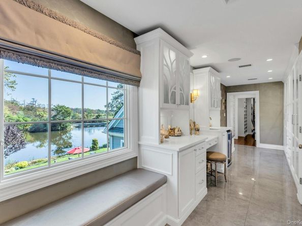 7 True Harbour Way, West Islip NY 11795