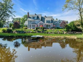 7 True Harbour Way, West Islip NY 11795