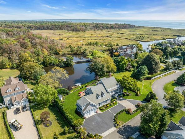 7 True Harbour Way, West Islip NY 11795