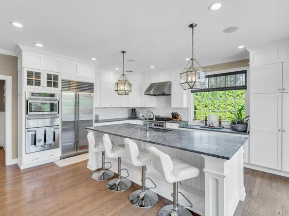 7 True Harbour Way, West Islip NY 11795