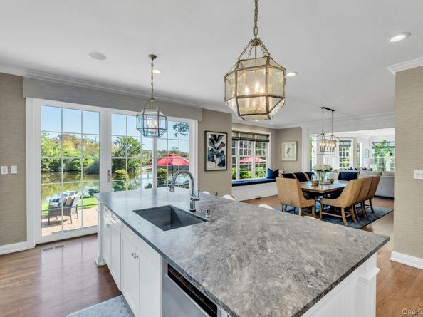 7 True Harbour Way, West Islip NY 11795