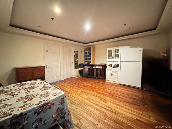 104-21 39th Avenue 211C, Corona NY 11368