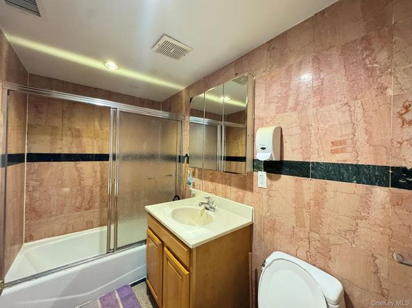 104-21 39th Avenue 211C, Corona NY 11368