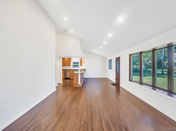 23 Avenue I, Farmingdale NY 11735
