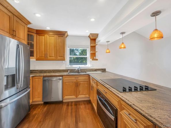 23 Avenue I, Farmingdale NY 11735