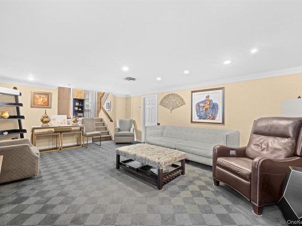 7 Maxwell Drive, Westbury NY 11590