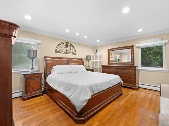 7 Maxwell Drive, Westbury NY 11590