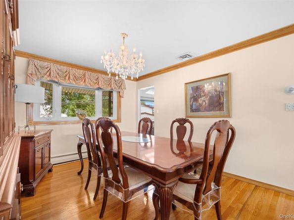 7 Maxwell Drive, Westbury NY 11590